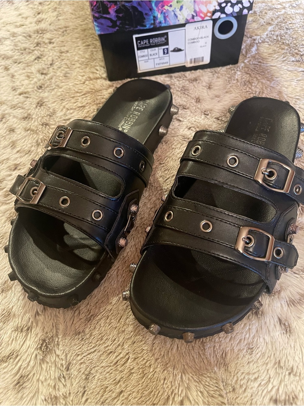 Cape Robin (AKIRA) Slides-BLACK with Studs